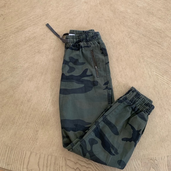 ARITZIA TNA CAMO PANTS - Picture 4 of 4